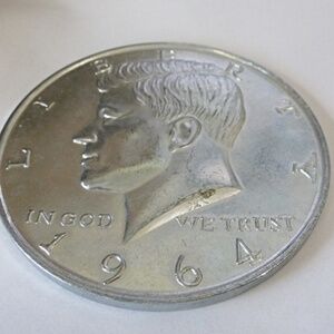 1964 John F. Kennedy JFK Half-Dollar 3in Jumbo Oversized NOVELTY Coin Preowned